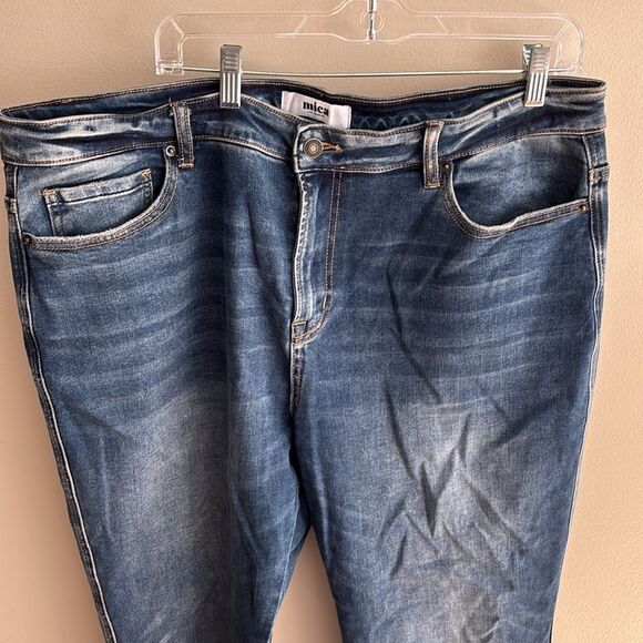 Mica Uneven Hem Crop Flare Jeans size 18w - Picture 2 of 5